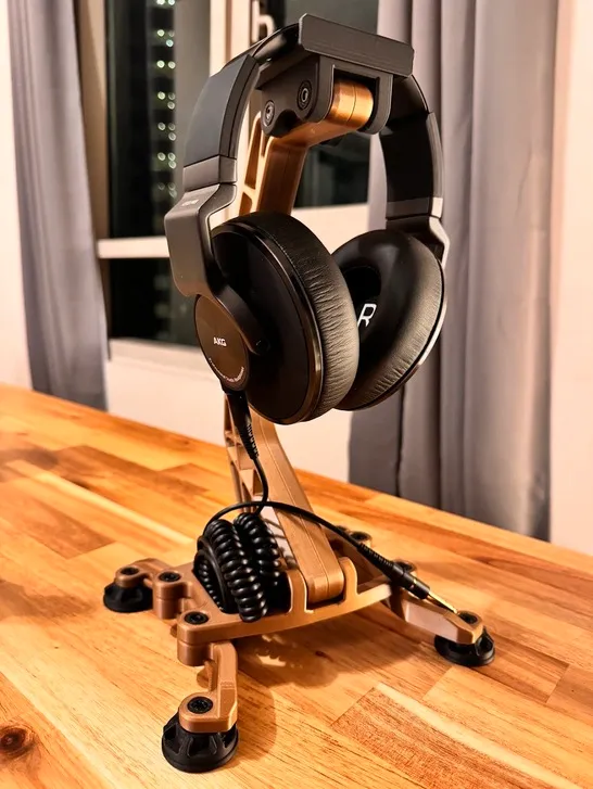 Rustic 3D-printed headphone stand